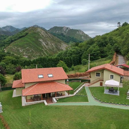 El Campo Mateo Apartamentos Onís المظهر الخارجي الصورة