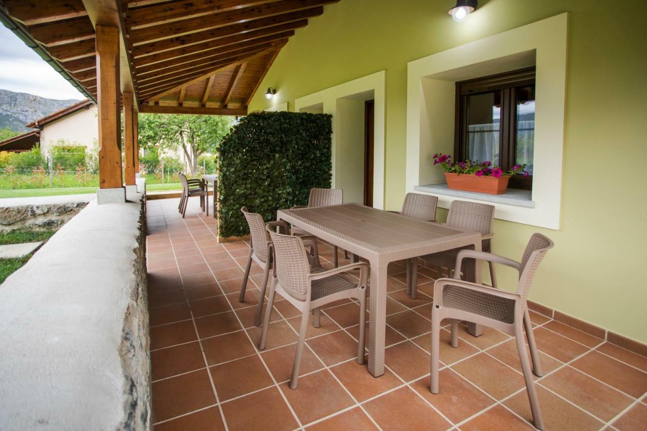El Campo Mateo Apartamentos Onís المظهر الخارجي الصورة