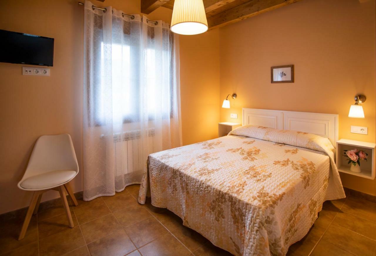 El Campo Mateo Apartamentos Onís المظهر الخارجي الصورة